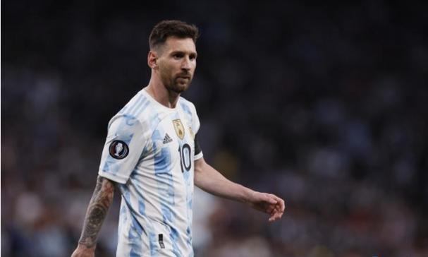 47岁男大便不成形发现直肠腺癌，18F